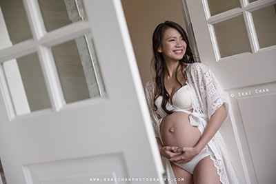 Maternity portrait photography in Singapore