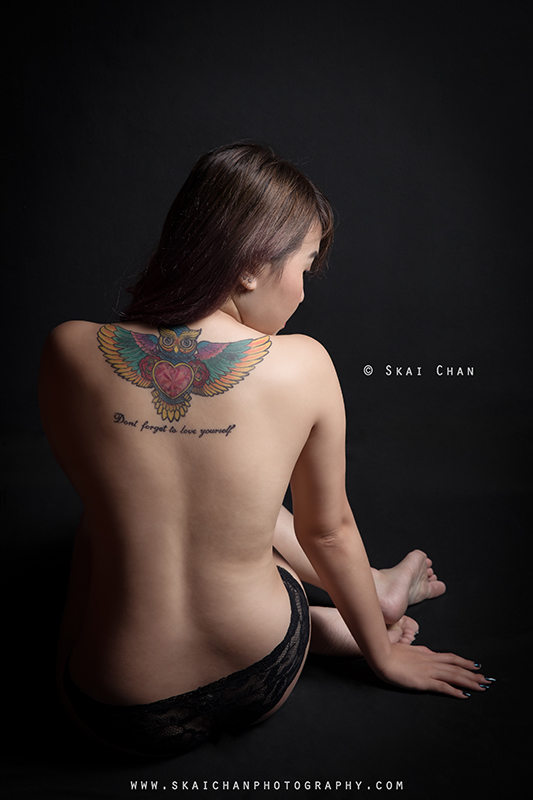 Implied nude tattoo art photoshoot with Kelly Lim at Gold's Gym Singapore, Lim Teck Kim outlet (makeshift photography studio)