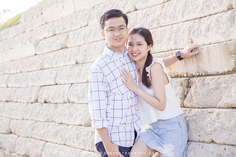 Outdoor lifestyle couple photoshoot with Wei Loong & Shujuan at Jurong Lake Gardens
