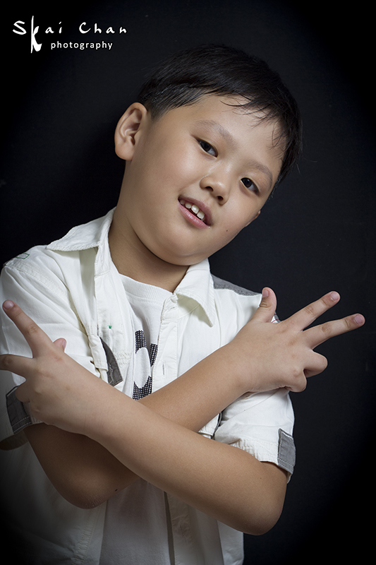 Indoor children photoshoot with Dylan at Joyous Nails Seng Kang