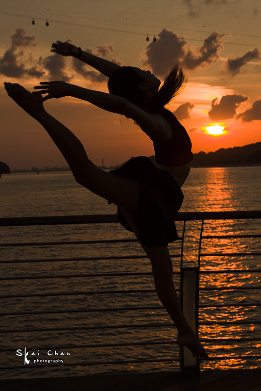 Dance, sunset & silhouette photoshoot with Yongpeck at Sentosa Boardwalk