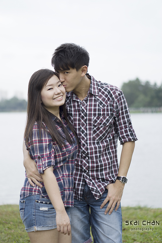 Creative and cute outdoor couple photoshoot with Derrick and Ariel at Jurong Lake Gardens