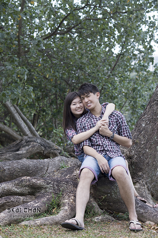 Creative and cute outdoor couple photoshoot with Derrick and Ariel at Jurong Lake Gardens