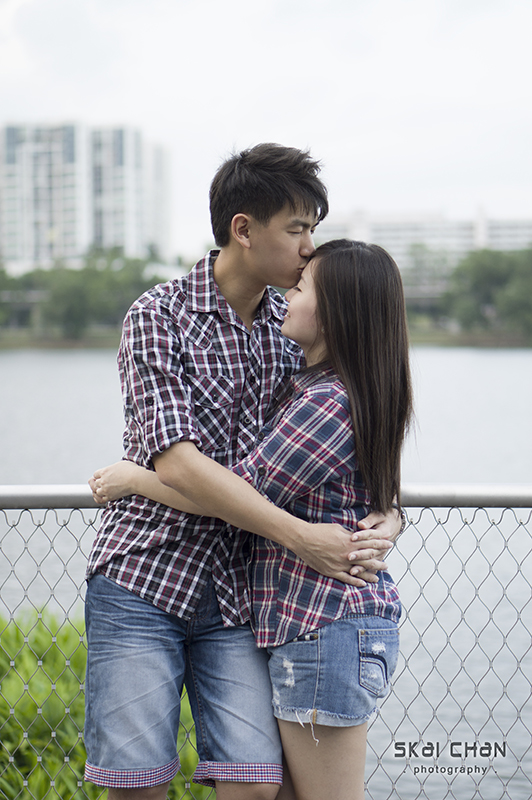 Creative and cute outdoor couple photoshoot with Derrick and Ariel at Jurong Lake Gardens