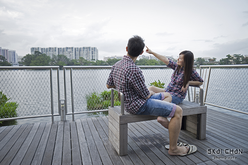 Creative and cute outdoor couple photoshoot with Derrick and Ariel at Jurong Lake Gardens