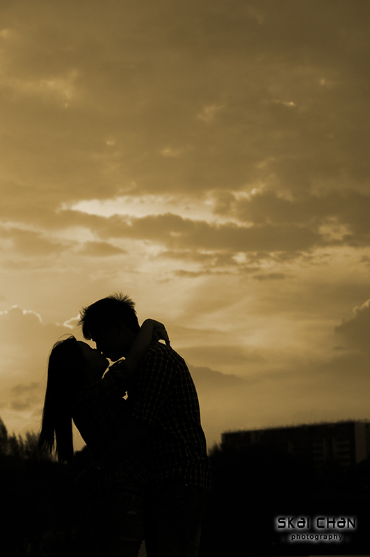 Creative and cute outdoor couple photoshoot with Derrick and Ariel at Jurong Lake Gardens