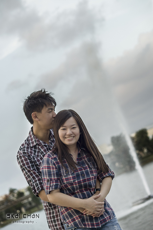 Creative and cute outdoor couple photoshoot with Derrick and Ariel at Jurong Lake Gardens