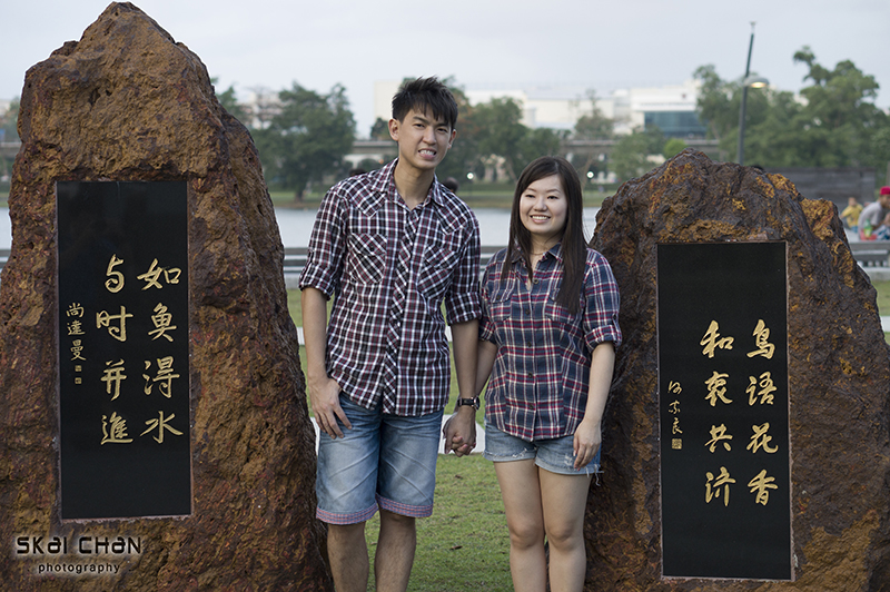 Creative and cute outdoor couple photoshoot with Derrick and Ariel at Jurong Lake Gardens