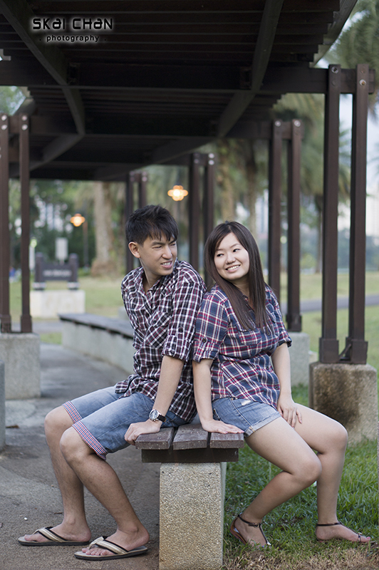 Creative and cute outdoor couple photoshoot with Derrick and Ariel at Jurong Lake Gardens