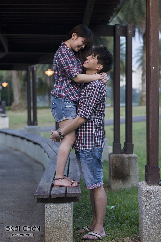 Creative and cute outdoor couple photoshoot with Derrick and Ariel at Jurong Lake Gardens