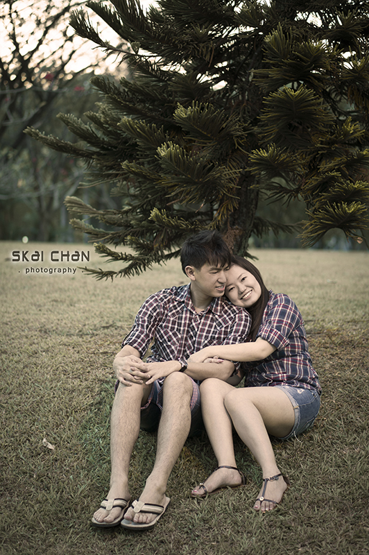 Creative and cute outdoor couple photoshoot with Derrick and Ariel at Jurong Lake Gardens