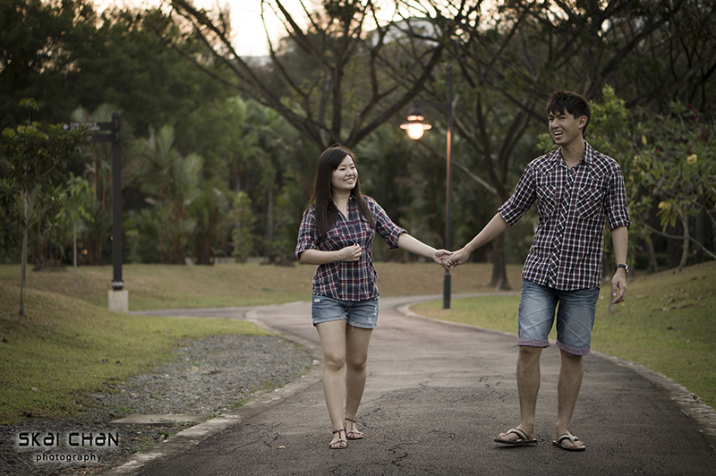 Creative and cute outdoor couple photoshoot with Derrick and Ariel at Jurong Lake Gardens
