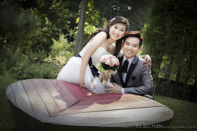 Outdoor Casual Pre-wedding Photoshoot - Couple: Peter & Peiwei @ Registries of Marriages Singapore, Fort Canning Park
