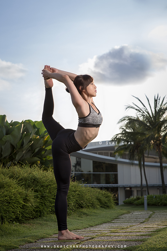 Yoga portrait photoshoot with Sharon Ng En Hui at Vivocity Rooftop