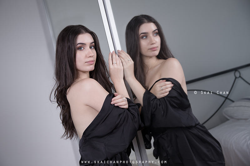 Bedroom boudoir photoshoot with Leila Barrick