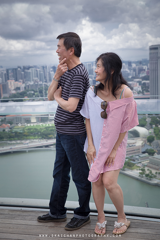 Outdoor casual couple photoshoot with Michael & Kimli at Marina Bay Sands (MBS) hotel Outdoor casual couple photoshoot with Michael & Kimli at Marina Bay Sands (MBS) hotel