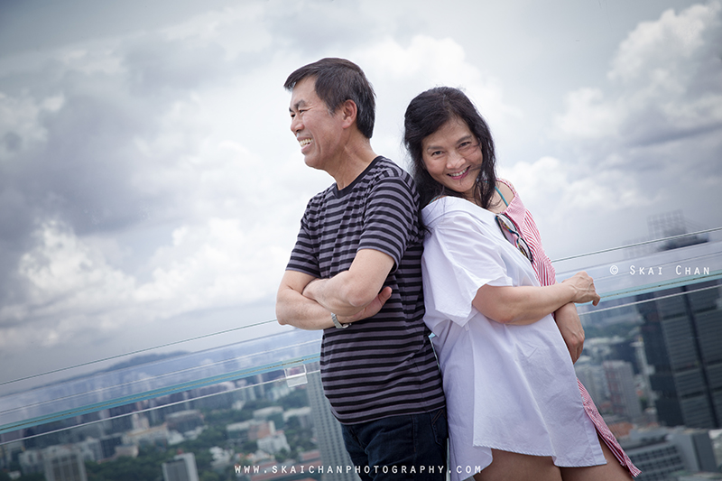 Outdoor casual couple photoshoot with Michael & Kimli at Marina Bay Sands (MBS) hotel Outdoor casual couple photoshoot with Michael & Kimli at Marina Bay Sands (MBS) hotel