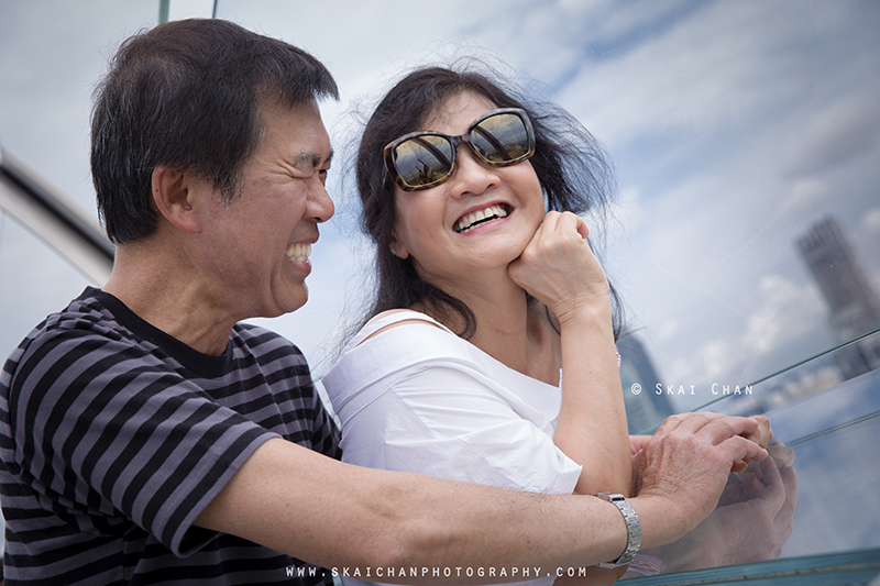 Outdoor casual couple photoshoot with Michael & Kimli at Marina Bay Sands (MBS) hotel Outdoor casual couple photoshoot with Michael & Kimli at Marina Bay Sands (MBS) hotel