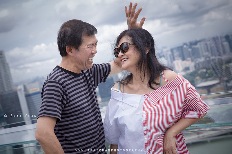 Outdoor casual couple photoshoot with Michael & Kimli at Marina Bay Sands (MBS) hotel Outdoor casual couple photoshoot with Michael & Kimli at Marina Bay Sands (MBS) hotel