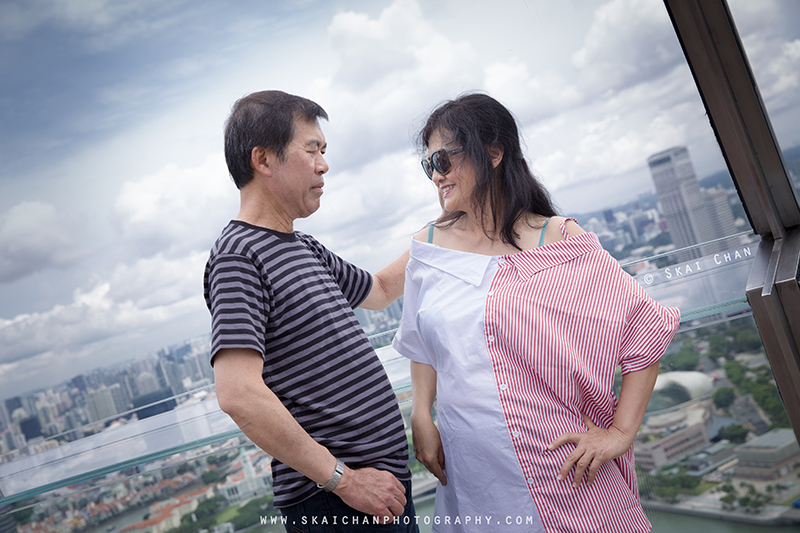 Outdoor casual couple photoshoot with Michael & Kimli at Marina Bay Sands (MBS) hotel Outdoor casual couple photoshoot with Michael & Kimli at Marina Bay Sands (MBS) hotel
