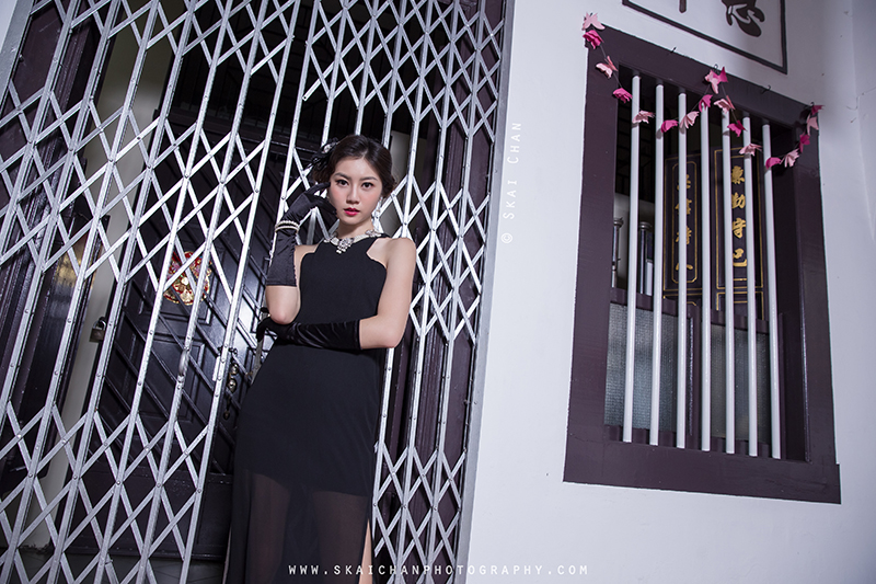 Vintage themed retro style night photoshoot with Hilary at Amoy Street