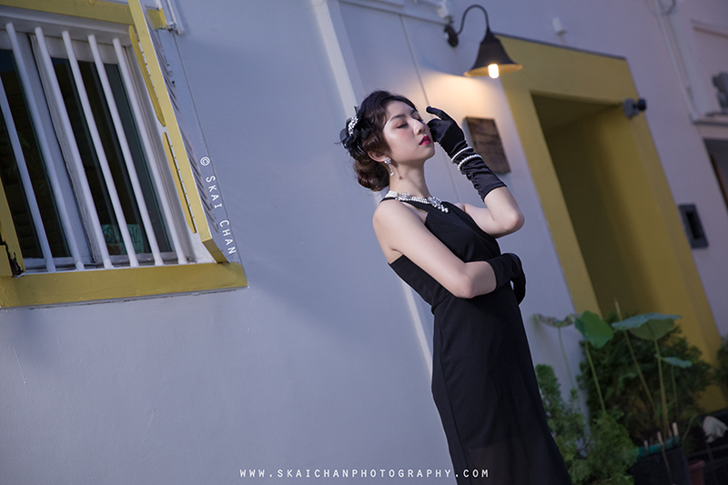 Vintage themed retro style night photoshoot with Hilary at Ann Siang Hill Park (back alley)
