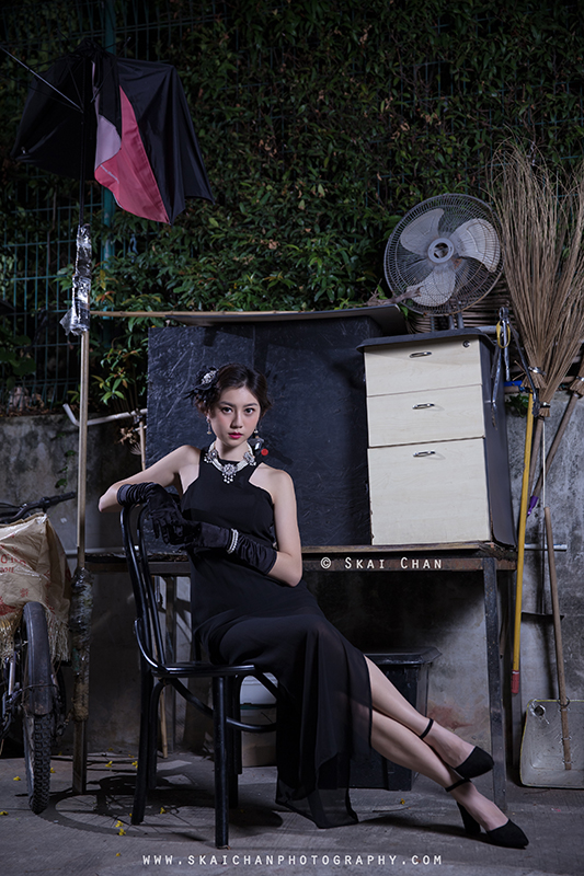 Vintage themed retro style night photoshoot with Hilary at Ann Siang Hill Park (back alley)