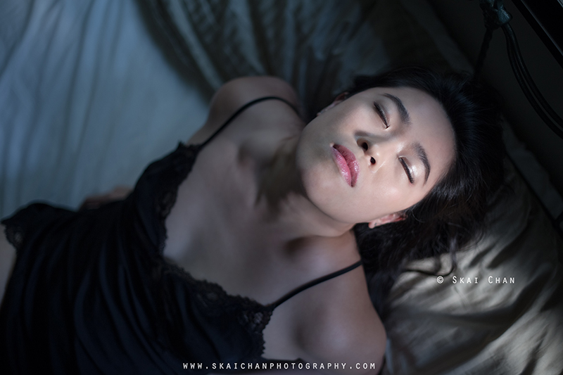 Bedroom boudoir portrait photoshoot with Syriicyaniide at Tiong Bahru