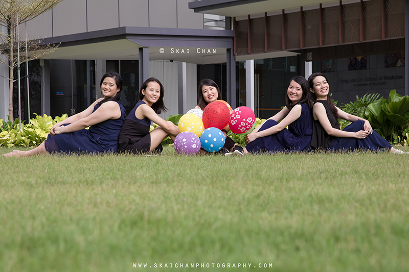 Friends portrait photoshoot with Delphine & friends Seto at National University of Singapore (NUS)