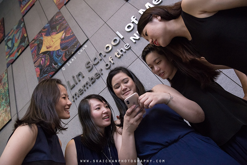 Friends portrait photoshoot with Delphine & friends Seto at National University of Singapore (NUS)