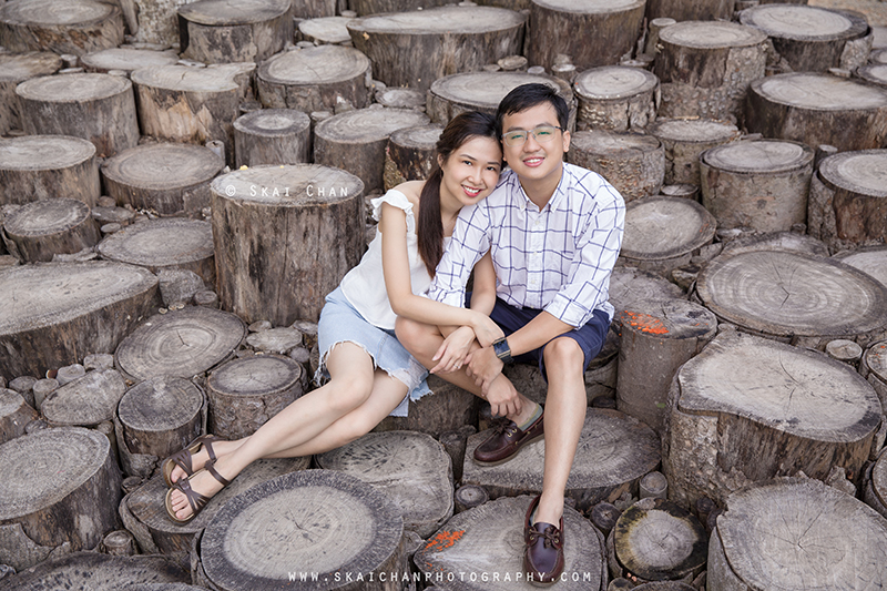 Outdoor lifestyle couple photoshoot with Wei Loong & Shujuan at Jurong Lake Gardens