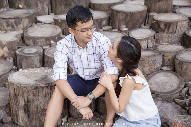 Outdoor lifestyle couple photoshoot with Wei Loong & Shujuan at Jurong Lake Gardens