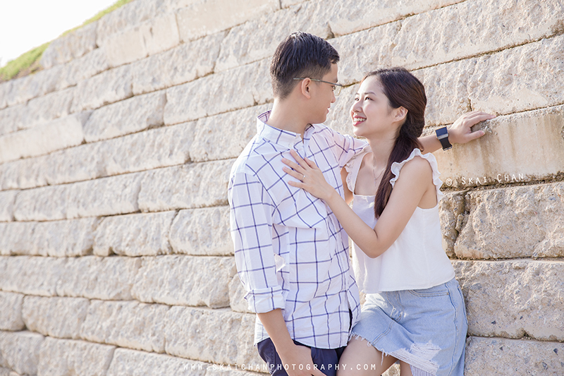 Outdoor lifestyle couple photoshoot with Wei Loong & Shujuan at Jurong Lake Gardens