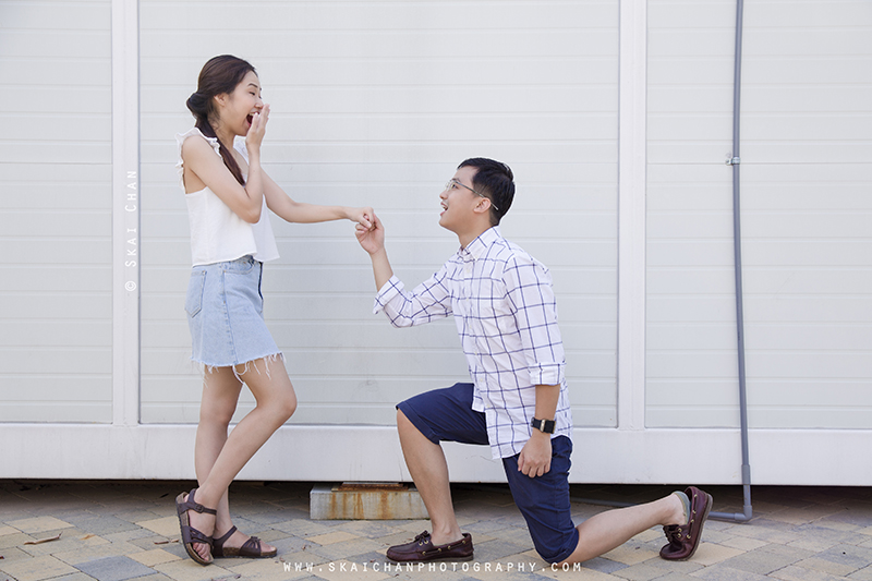 Outdoor lifestyle couple photoshoot with Wei Loong & Shujuan at Jurong Lake Gardens