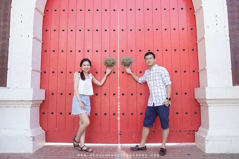 Outdoor lifestyle couple photoshoot with Wei Loong & Shujuan at Jurong Lake Gardens