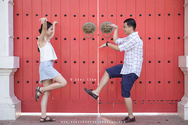 Outdoor lifestyle couple photoshoot with Wei Loong & Shujuan at Jurong Lake Gardens