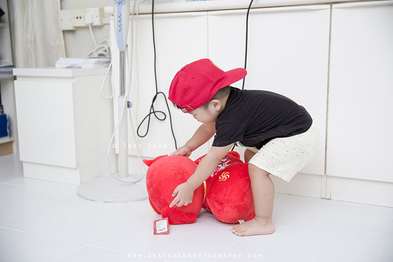 Indoor children photoshoot with Nicholas Chan Jun En at home