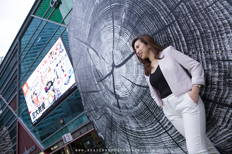 Corporate portrait photoshoot with Ratna Juita at Raffles Place Park & Boat Quay