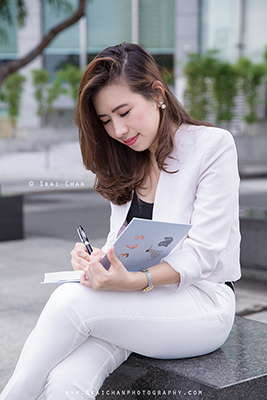 Outdoor High-End Women's Corporate Photoshoot - Ratna Juita @ Raffles Place Park & Boat Quay