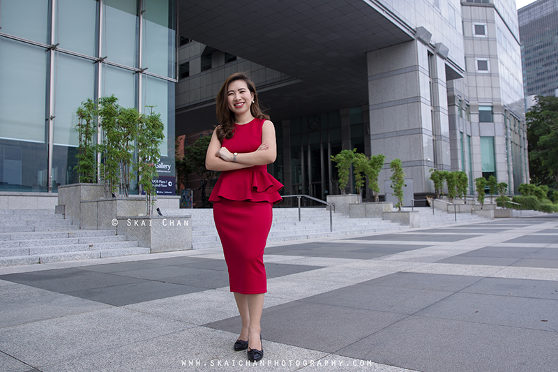 Modern corporate portrait photoshoot with Ratna Juita at Boat Quay