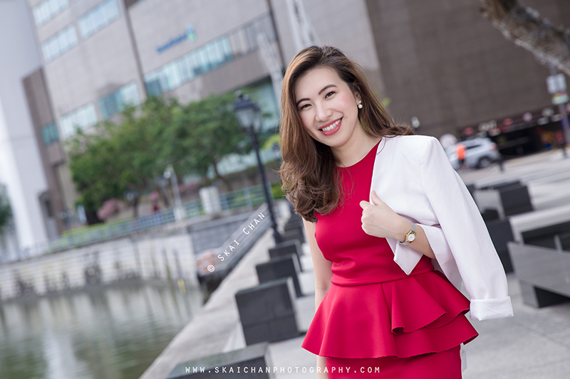 Modern corporate portrait photoshoot with Ratna Juita at Boat Quay