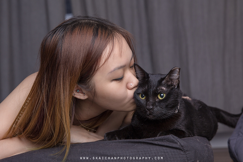 Boudoir & pet cat photoshoot with Rachel Liew & Quinn at Tampines (bedroom) Boudoir & pet cat photoshoot with Rachel Liew & Quinn at Tampines (bedroom)