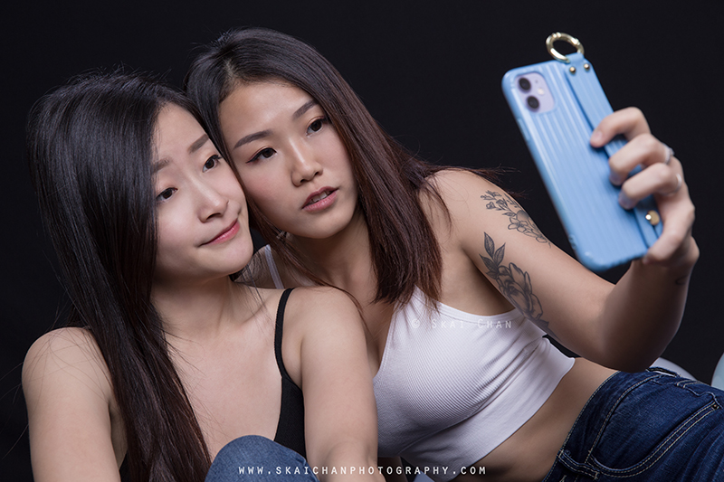 Friends / Sister photoshoot with Huiqing and Jasmine Tan at Tanjong Pagar (photography studio)