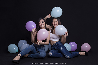 Indoor Studio Sweet Sisters/ Friends Photoshoot - Huiqing & Jasmine Tan @ Photography studio @ Tanjong Pagar