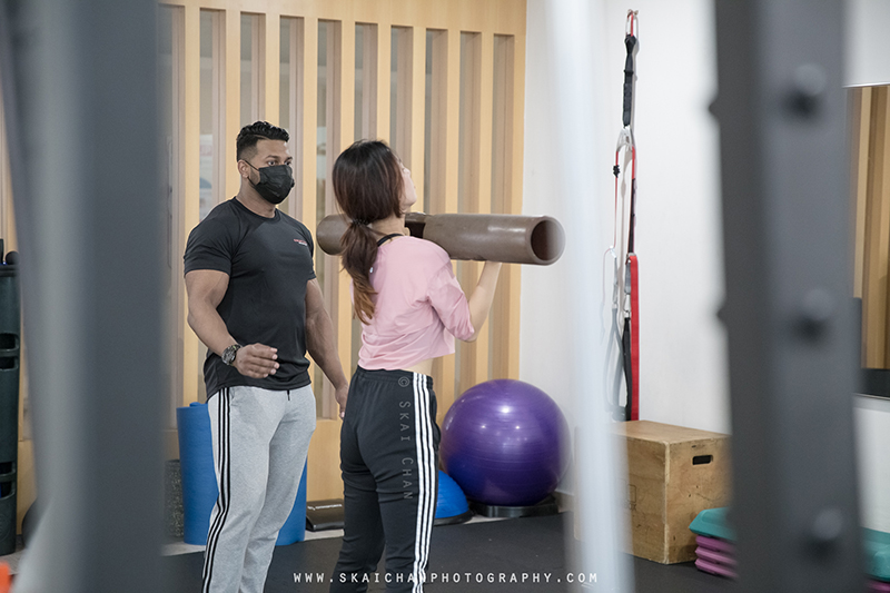 Commercial personal training photoshoot with Gold's Gym Singapore at various gym outlets Commercial personal training photoshoot with Gold's Gym Singapore at various gym outlets