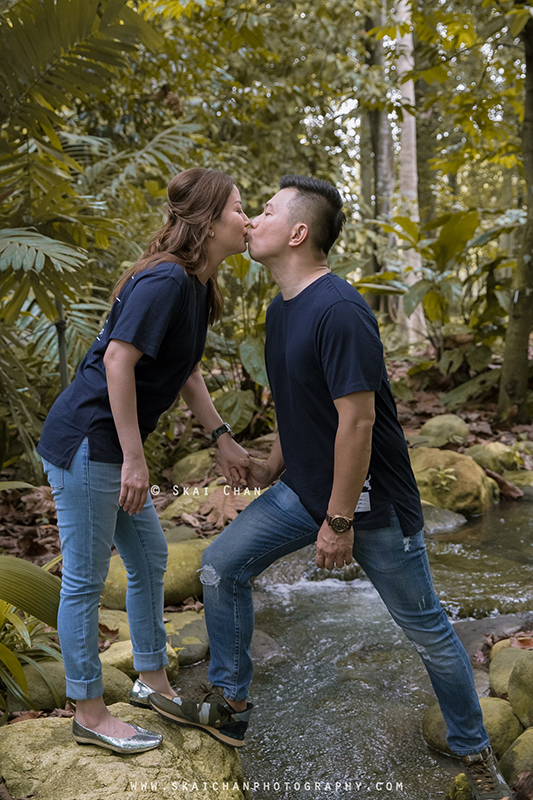 Outdoor casual couple photoshoot with Andrew & Joelle at Dempsey Hill & Singapore Botanic Gardens