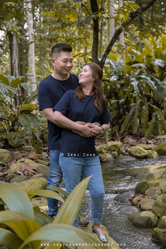 Outdoor casual couple photoshoot with Andrew & Joelle at Dempsey Hill & Singapore Botanic Gardens