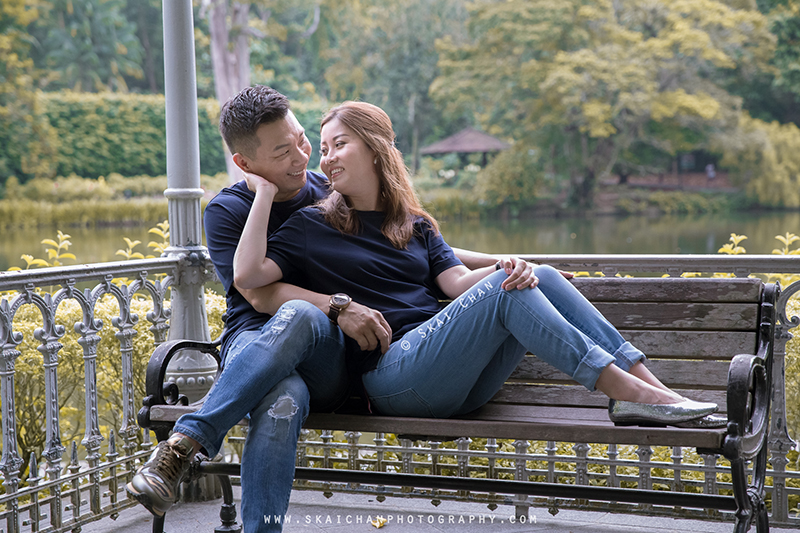 Outdoor casual couple photoshoot with Andrew & Joelle at Dempsey Hill & Singapore Botanic Gardens