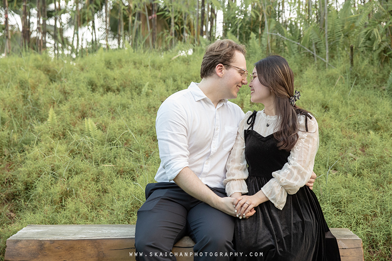 Outdoor casual couple photoshoot with Keagan & Nancy at Serene Garden @ Gardens By The Bay