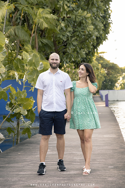 Outdoor casual couple photoshoot with Dan Boden & Lorelei Timpson at Dragonfly Lake & Supertree Grove (Gardens by the Bay)